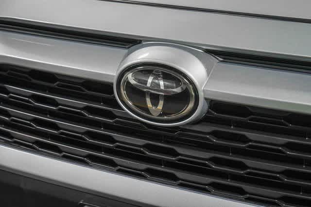 Thumbnail: 2019 Toyota RAV4 - 9