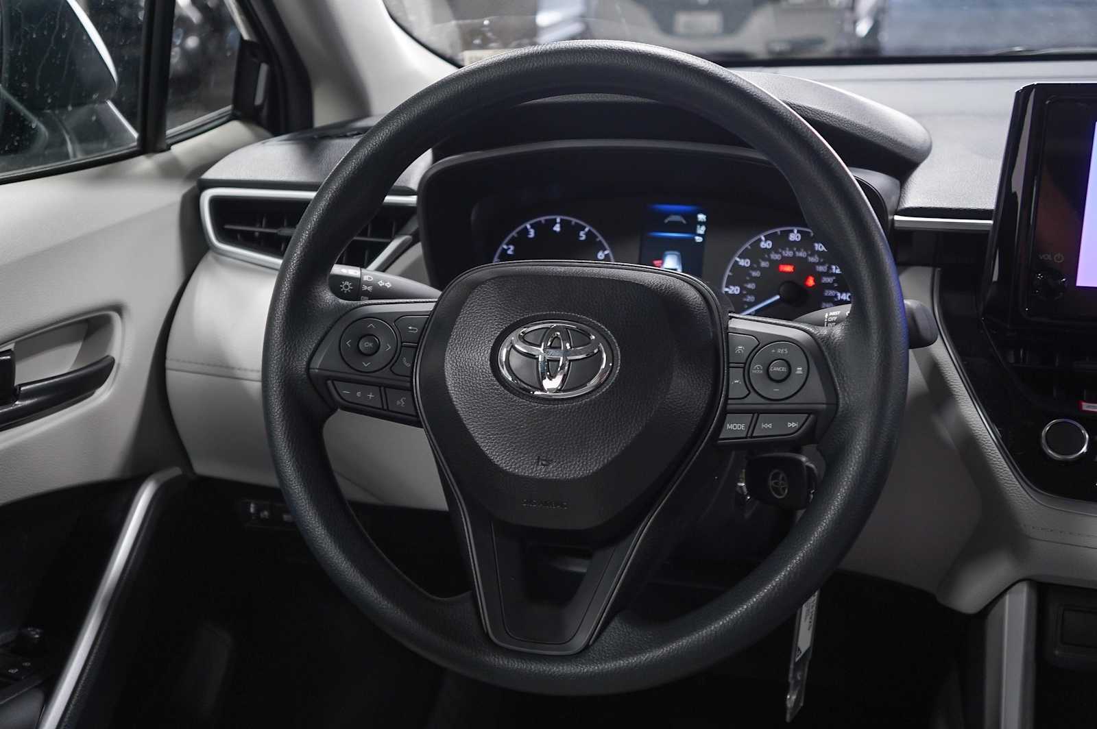 2025 Toyota Corolla Cross L 16