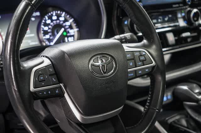 Thumbnail: 2022 Toyota Highlander - 22