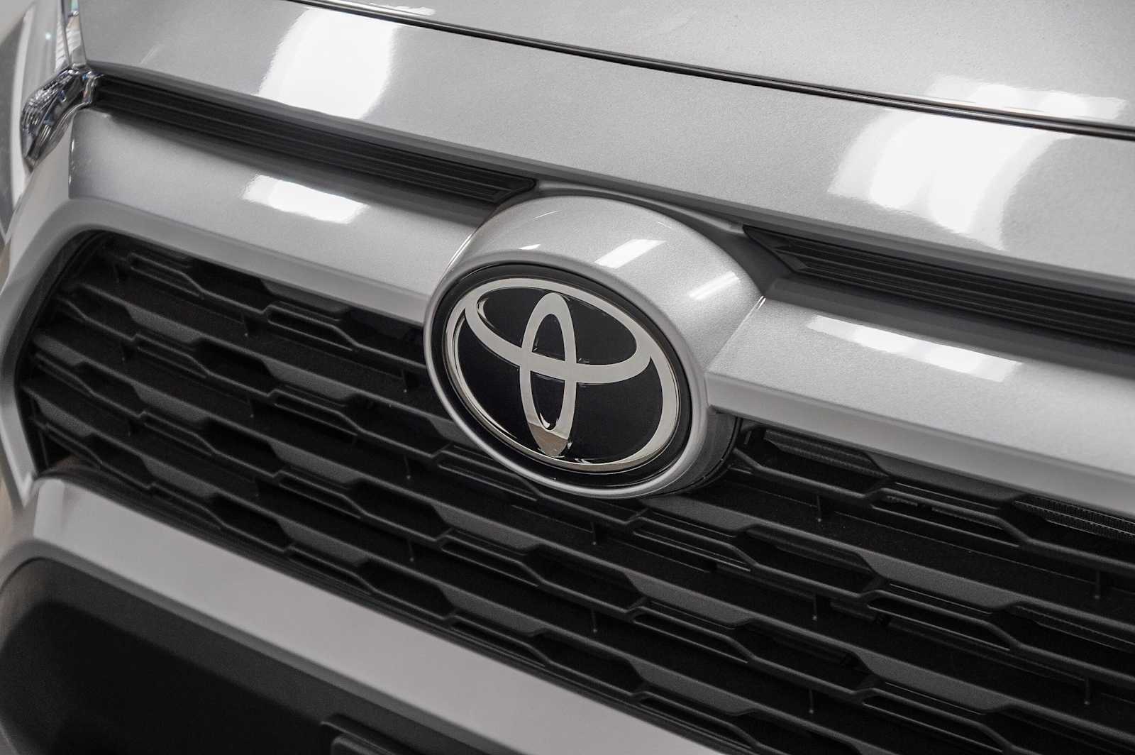 Thumbnail: 2025 Toyota RAV4 - 8