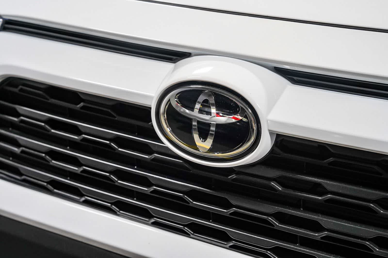 Thumbnail: 2025 Toyota RAV4 - 9