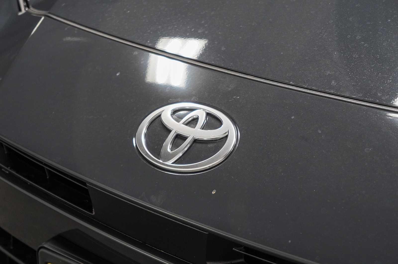 Thumbnail: 2025 Toyota Camry - 9