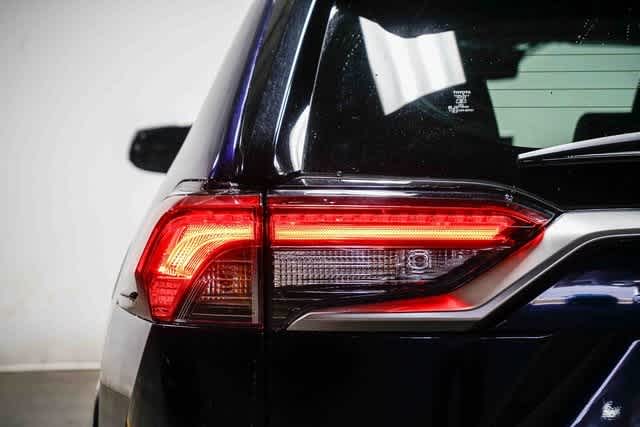 Thumbnail: 2021 Toyota RAV4 - 10