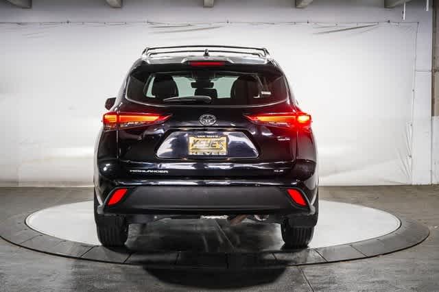 Thumbnail: 2022 Toyota Highlander - 4