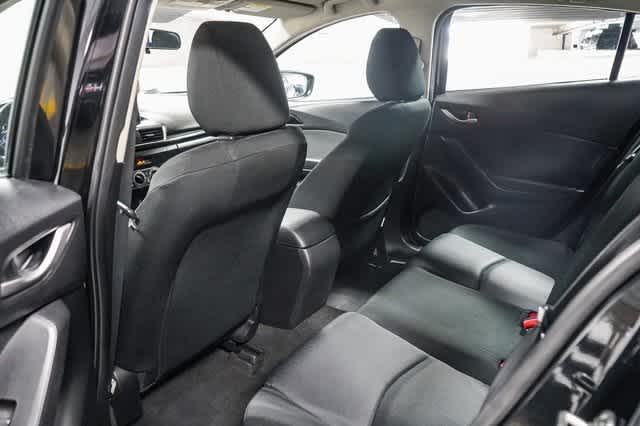 2016 Mazda Mazda3 i Sport 18