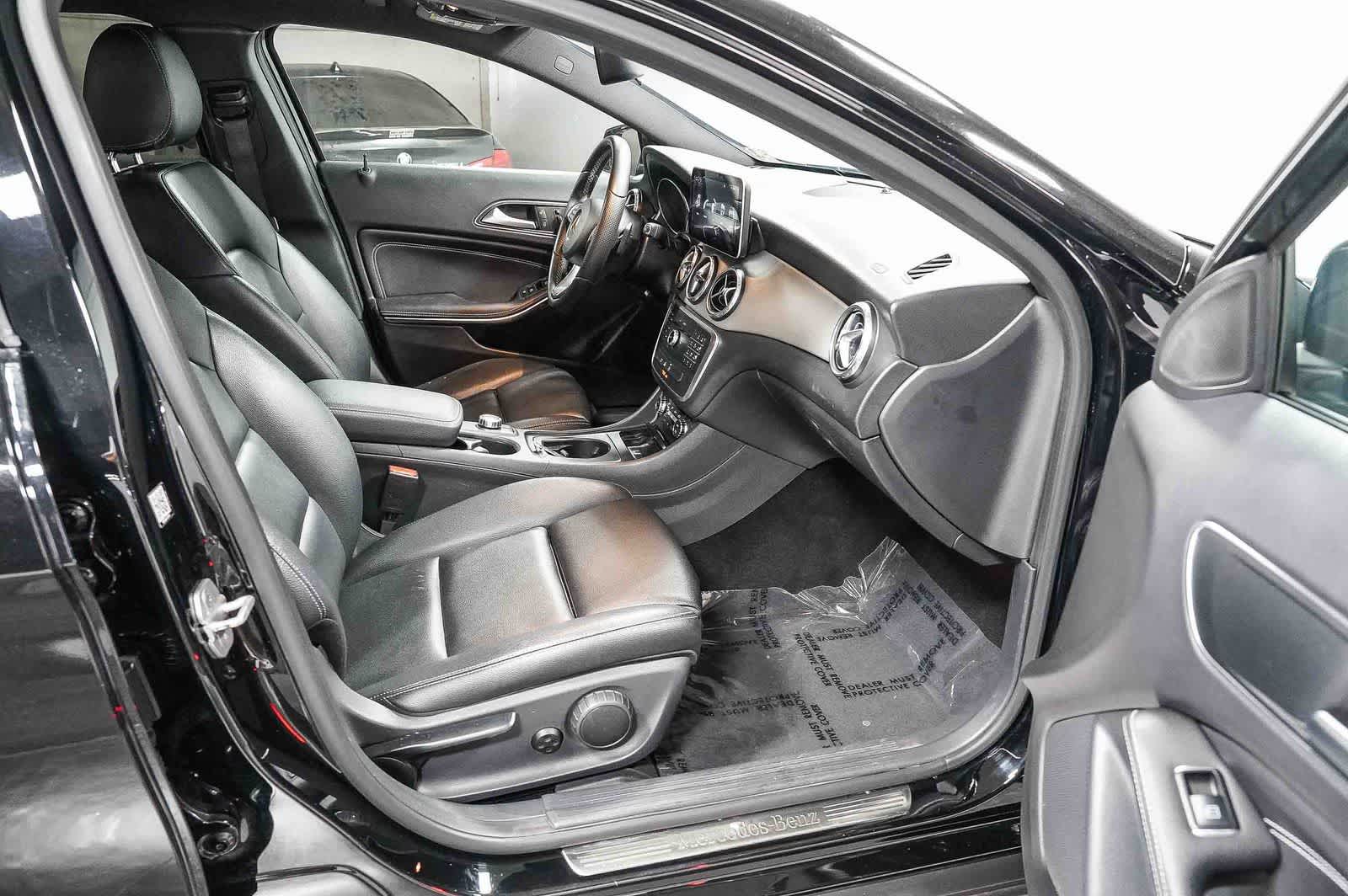 Thumbnail: 2016 Mercedes-Benz GLA - 16