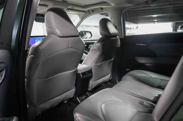 Thumbnail: 2023 Toyota Highlander - 20