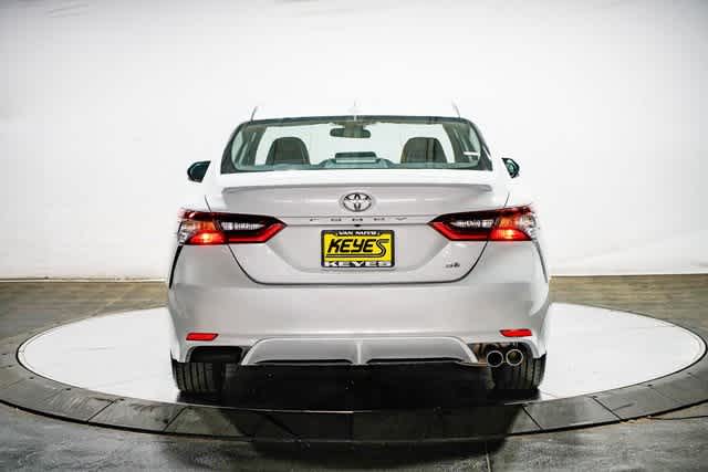 2022 Toyota Camry SE 4