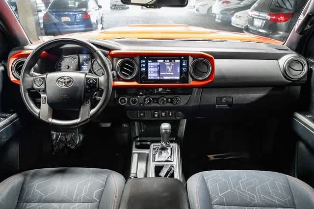 Thumbnail: 2018 Toyota Tacoma - 12