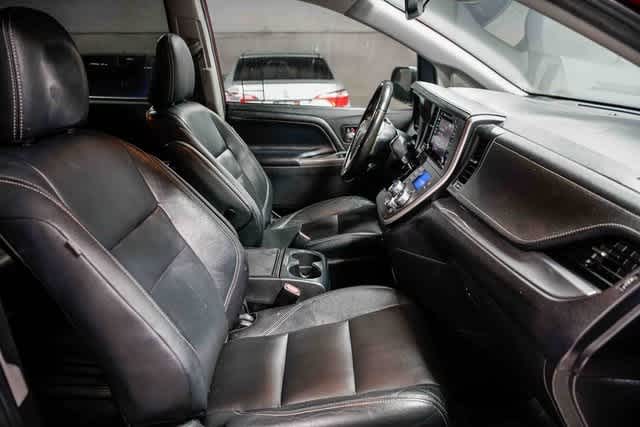 Thumbnail: 2020 Toyota Sienna - 15