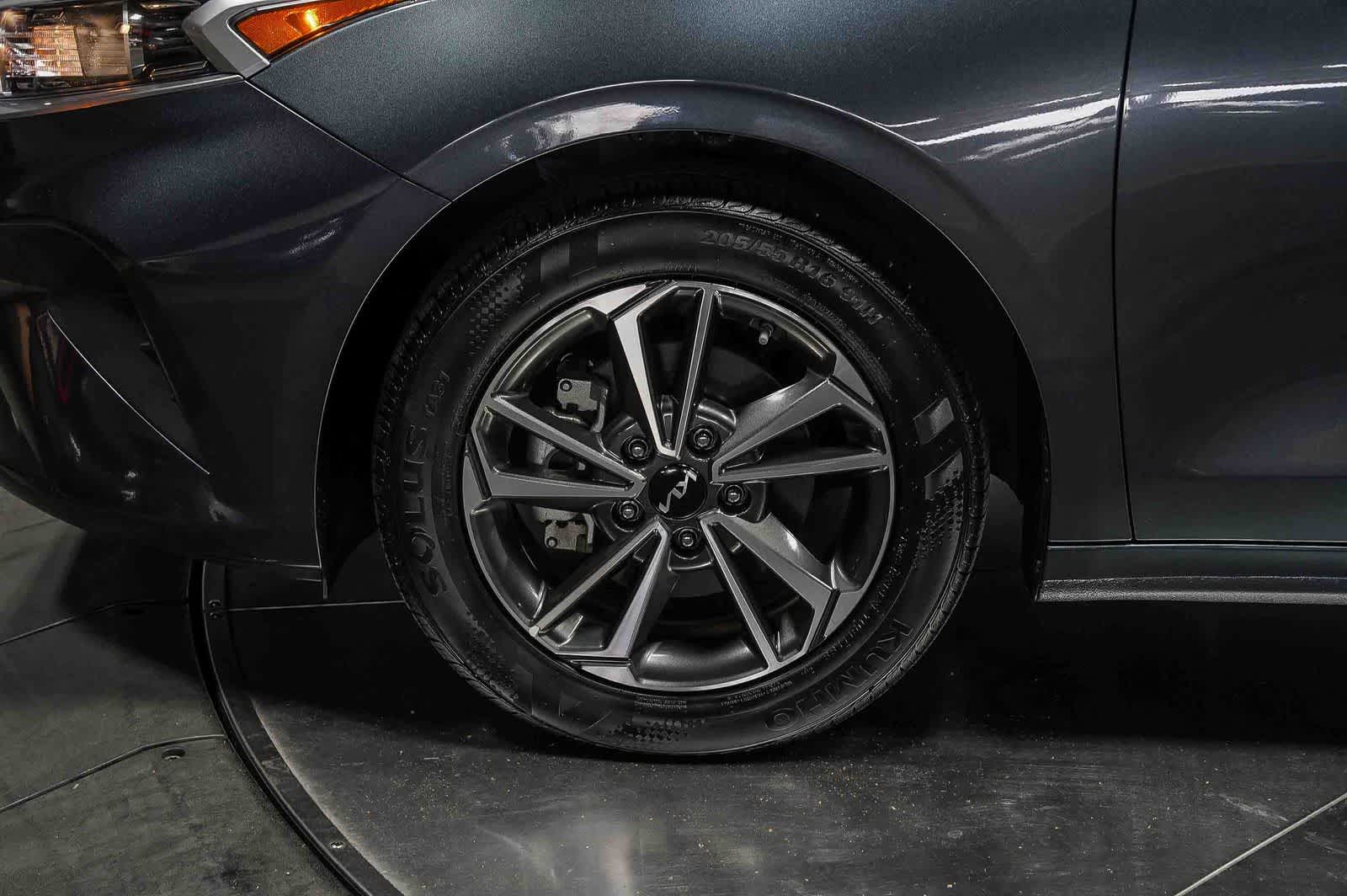 Thumbnail: 2023 Kia Forte - 9
