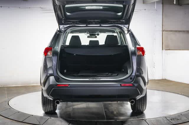 2019 Toyota RAV4 LE 27