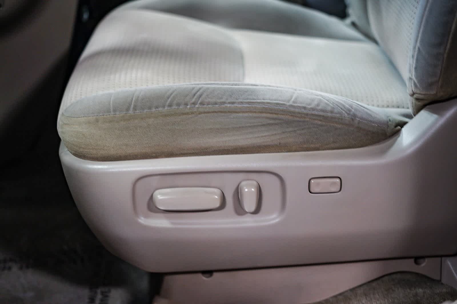 Thumbnail: 2010 Toyota Sienna - 21