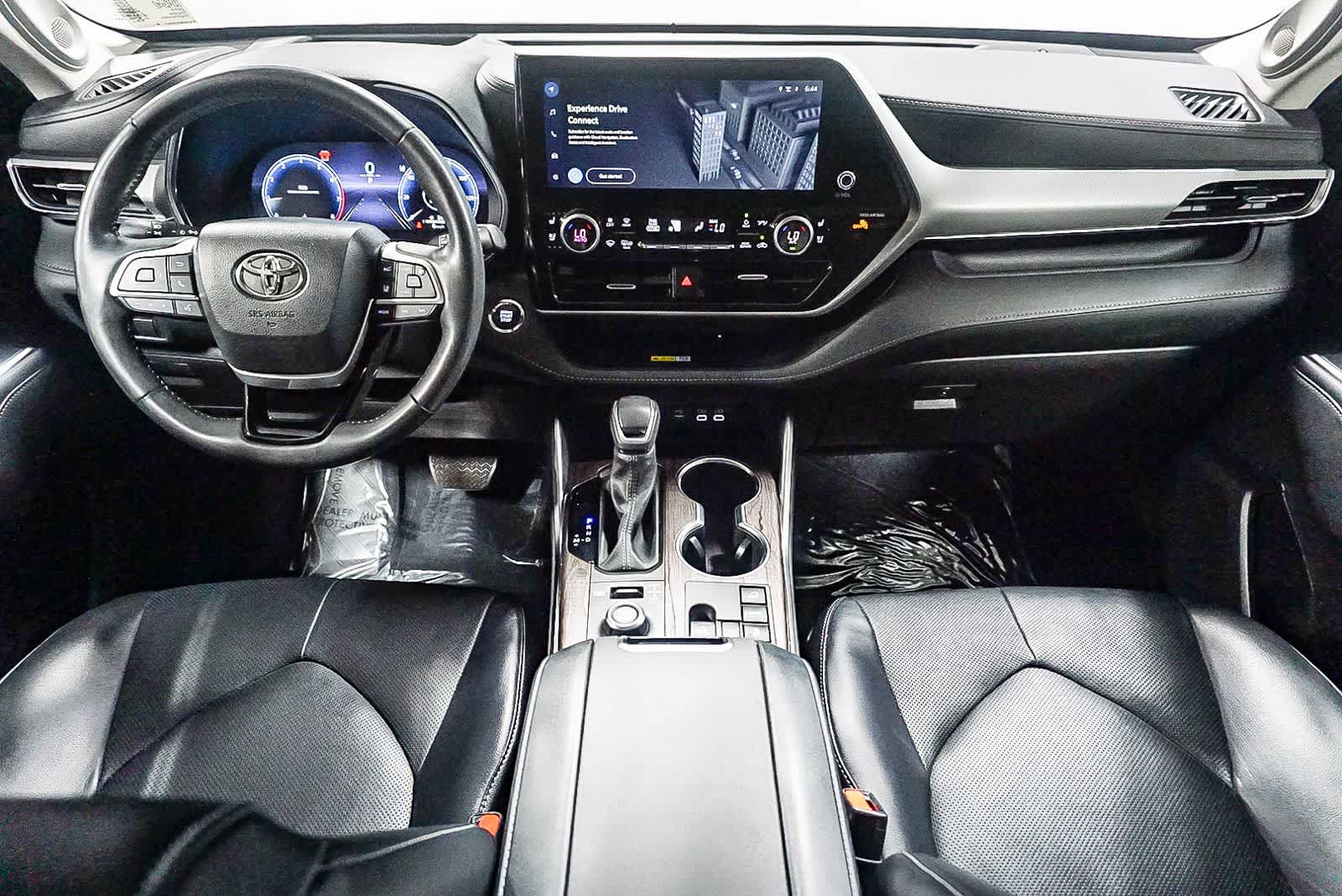 Thumbnail: 2023 Toyota Highlander - 14