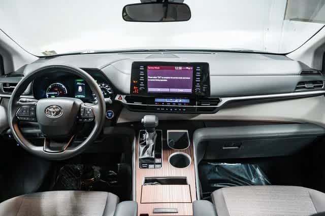 2024 Toyota Sienna LE 13