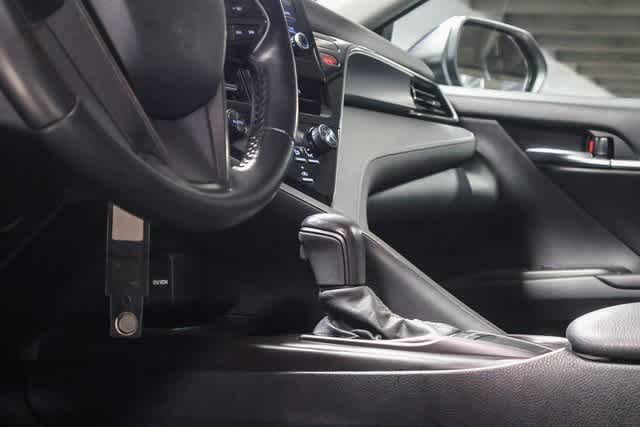 2022 Toyota Camry SE 24