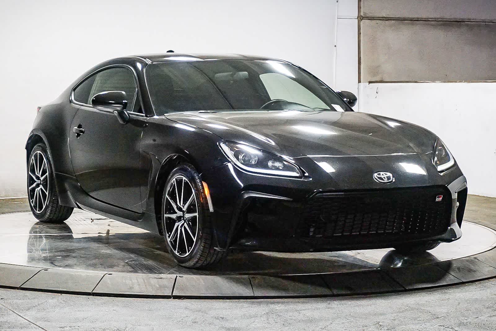 Thumbnail: 2023 Toyota GR86 - 3