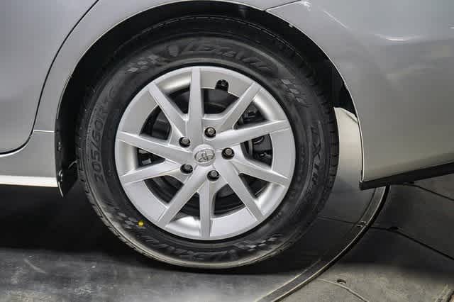 Thumbnail: 2015 Toyota Prius v - 10