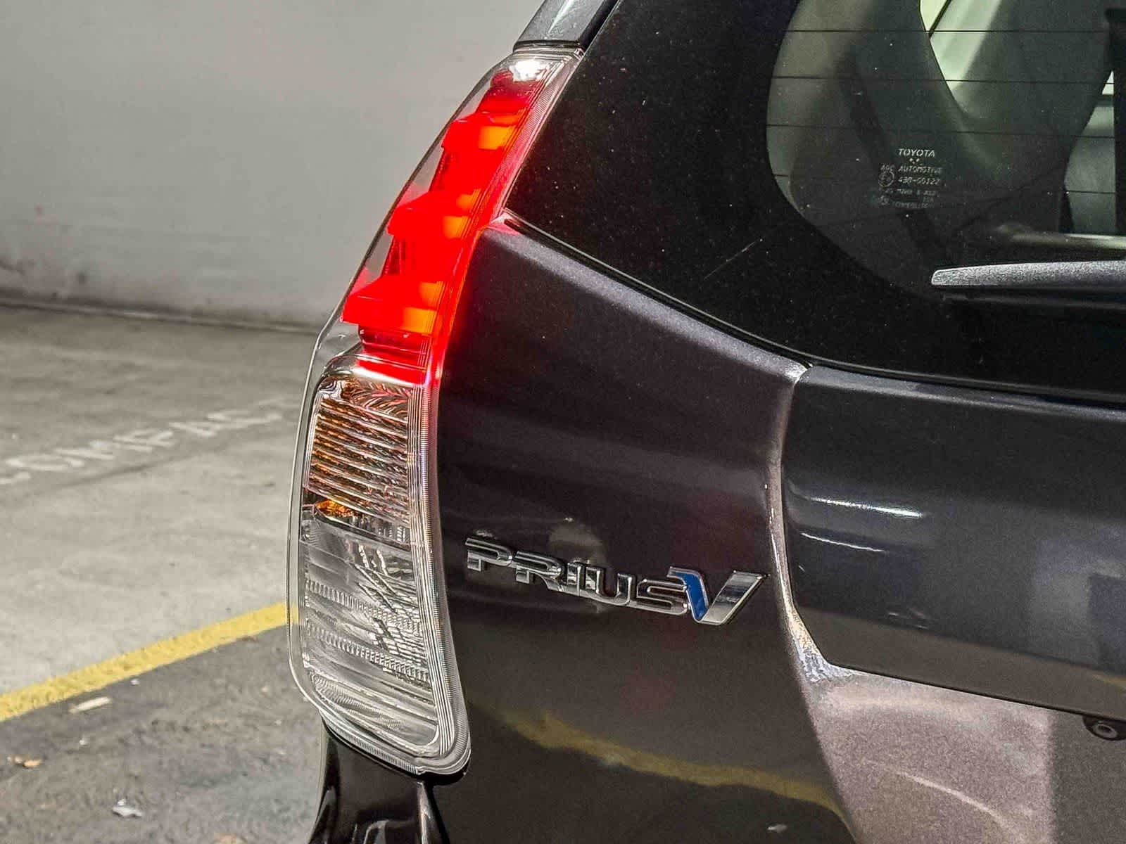 Thumbnail: 2016 Toyota Prius v - 11