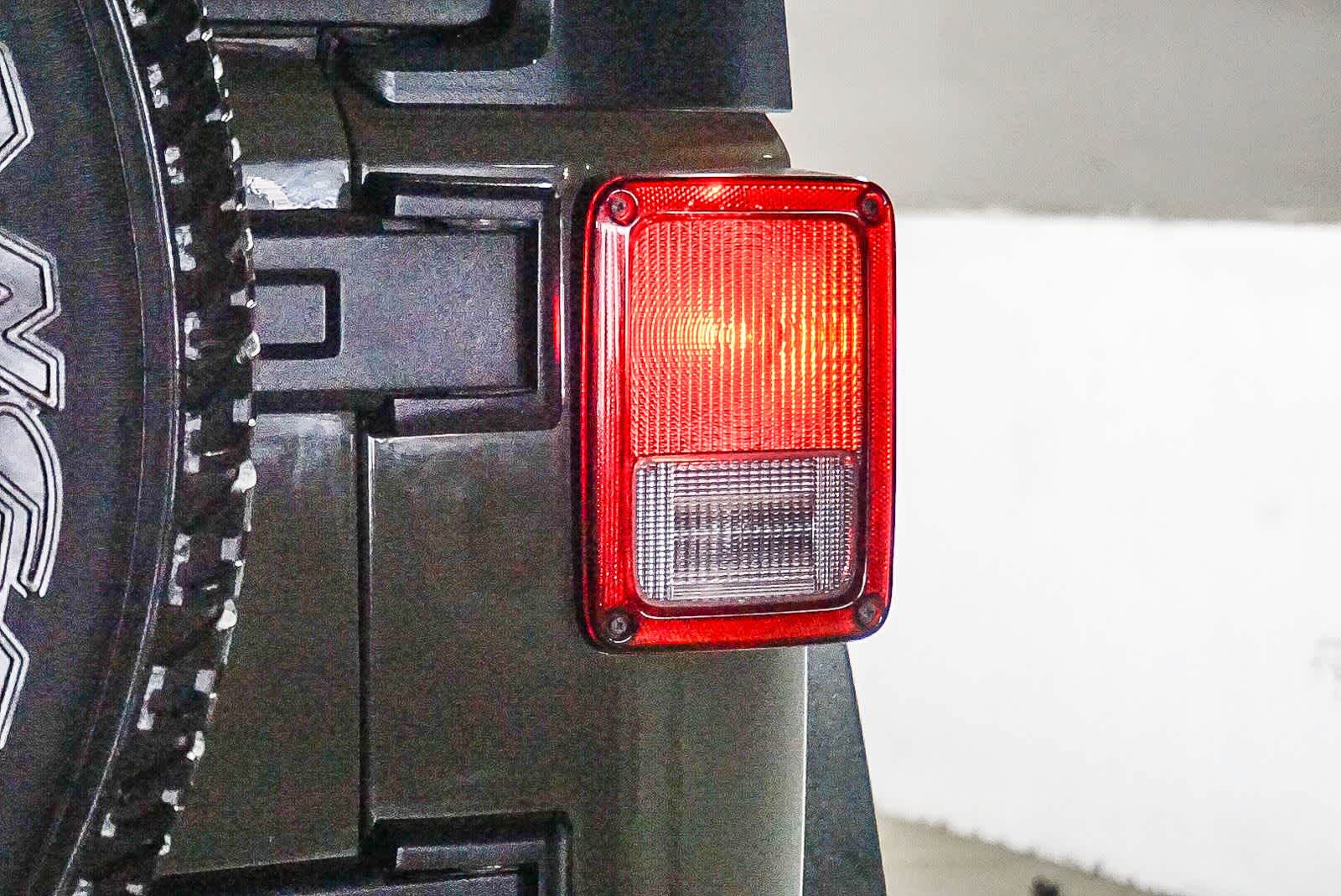 Thumbnail: 2016 Jeep Wrangler - 10