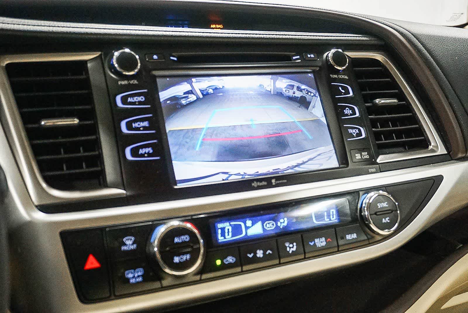 Thumbnail: 2015 Toyota Highlander - 25