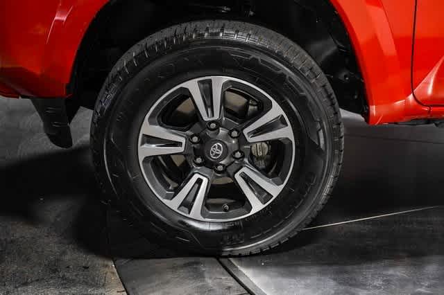 Thumbnail: 2018 Toyota Tacoma - 10