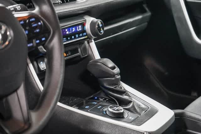 Thumbnail: 2021 Toyota RAV4 - 24