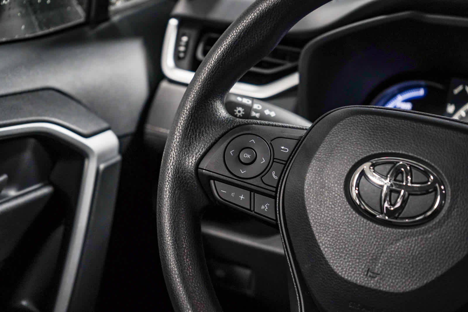 Thumbnail: 2025 Toyota RAV4 - 17