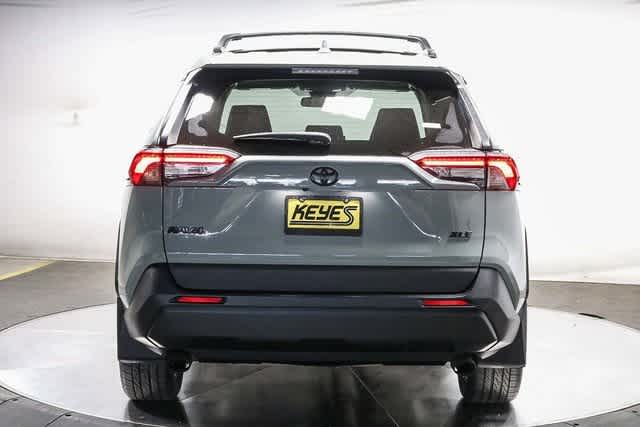 Thumbnail: 2022 Toyota RAV4 - 8