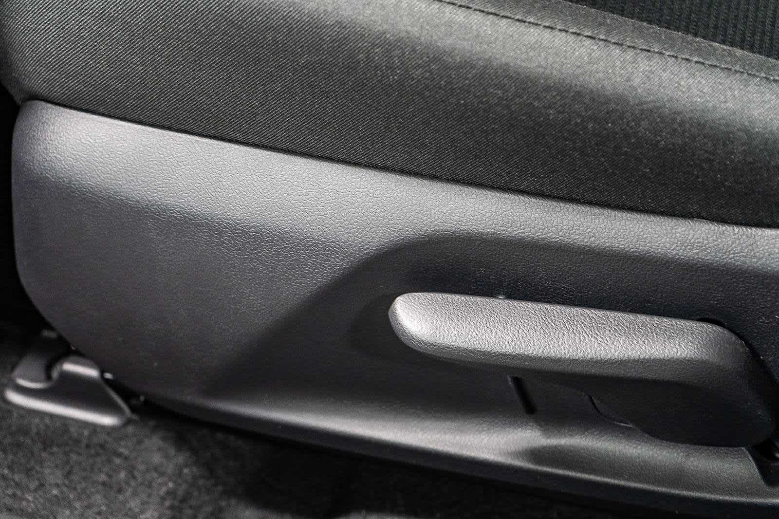 Thumbnail: 2025 Toyota RAV4 - 21