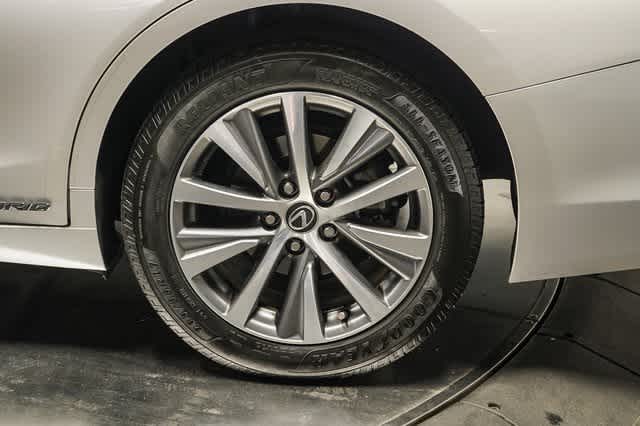 Thumbnail: 2021 Lexus ES - 10