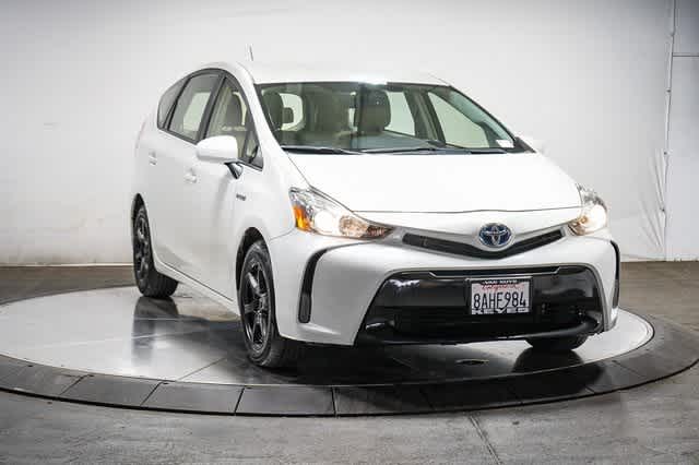 Thumbnail: 2017 Toyota Prius v - 5