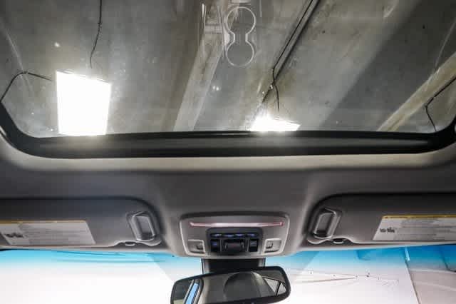 Thumbnail: 2019 Toyota Camry - 17