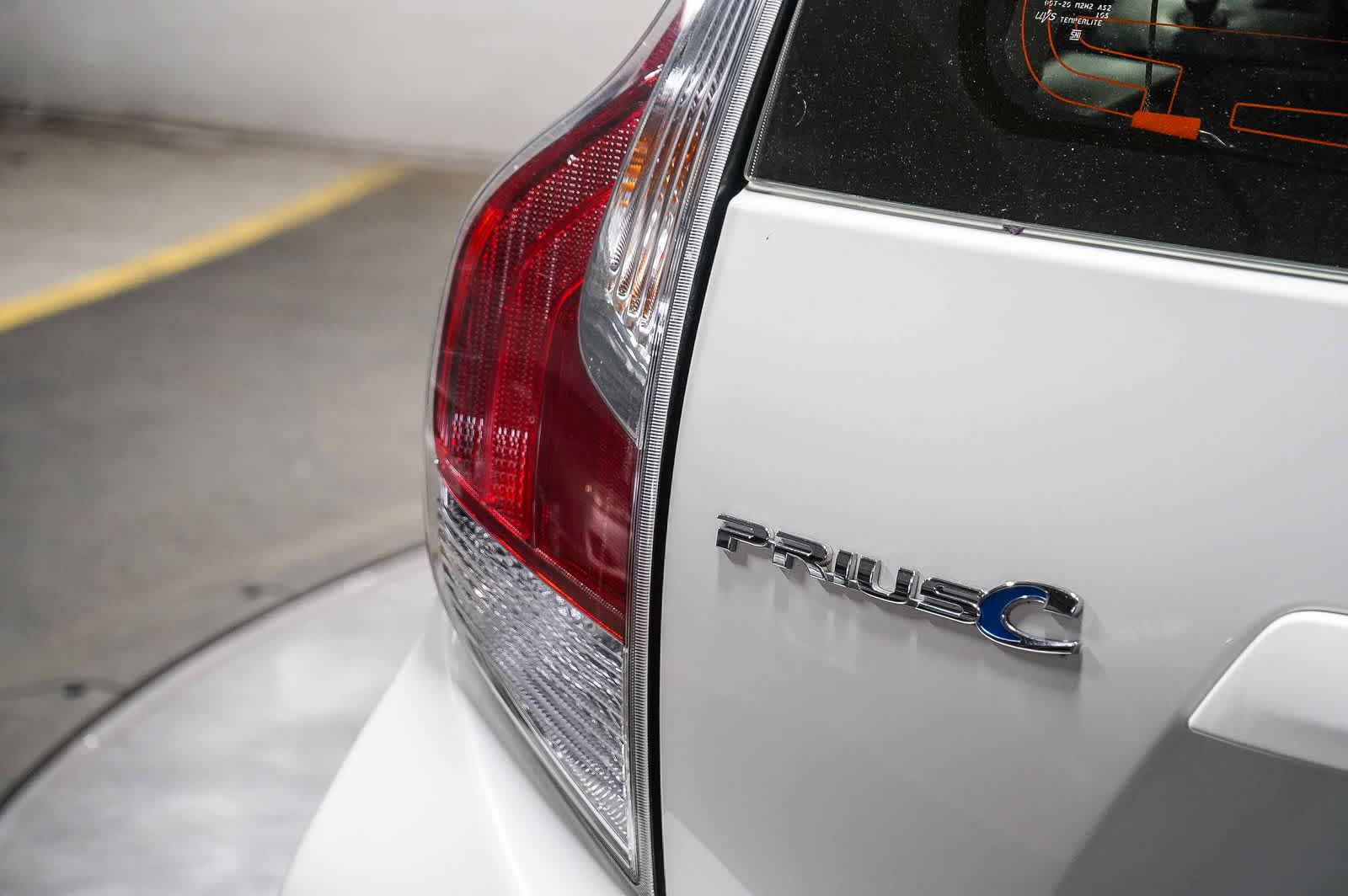 Thumbnail: 2016 Toyota Prius c - 11