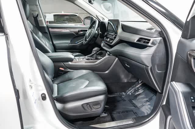 Thumbnail: 2022 Toyota Highlander - 18