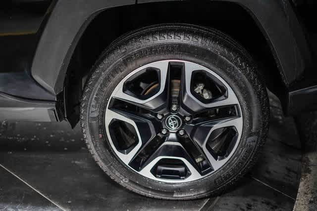 Thumbnail: 2020 Toyota RAV4 - 10