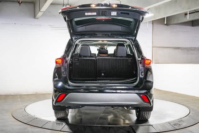 2021 Toyota Highlander Limited 27