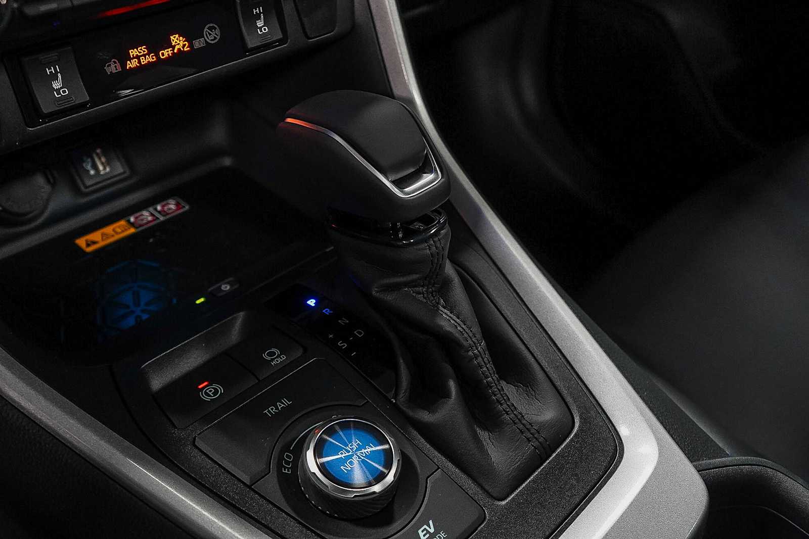 Thumbnail: 2025 Toyota RAV4 - 23