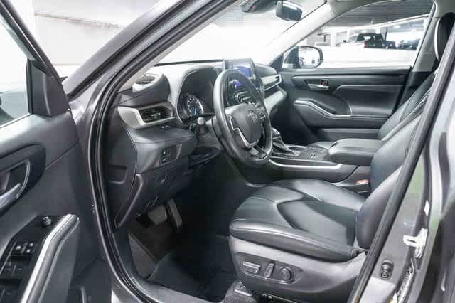 2023 Toyota Highlander XLE 19