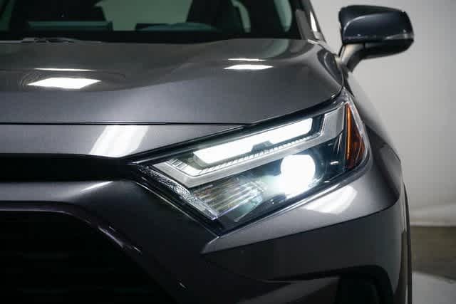 Thumbnail: 2022 Toyota RAV4 - 8
