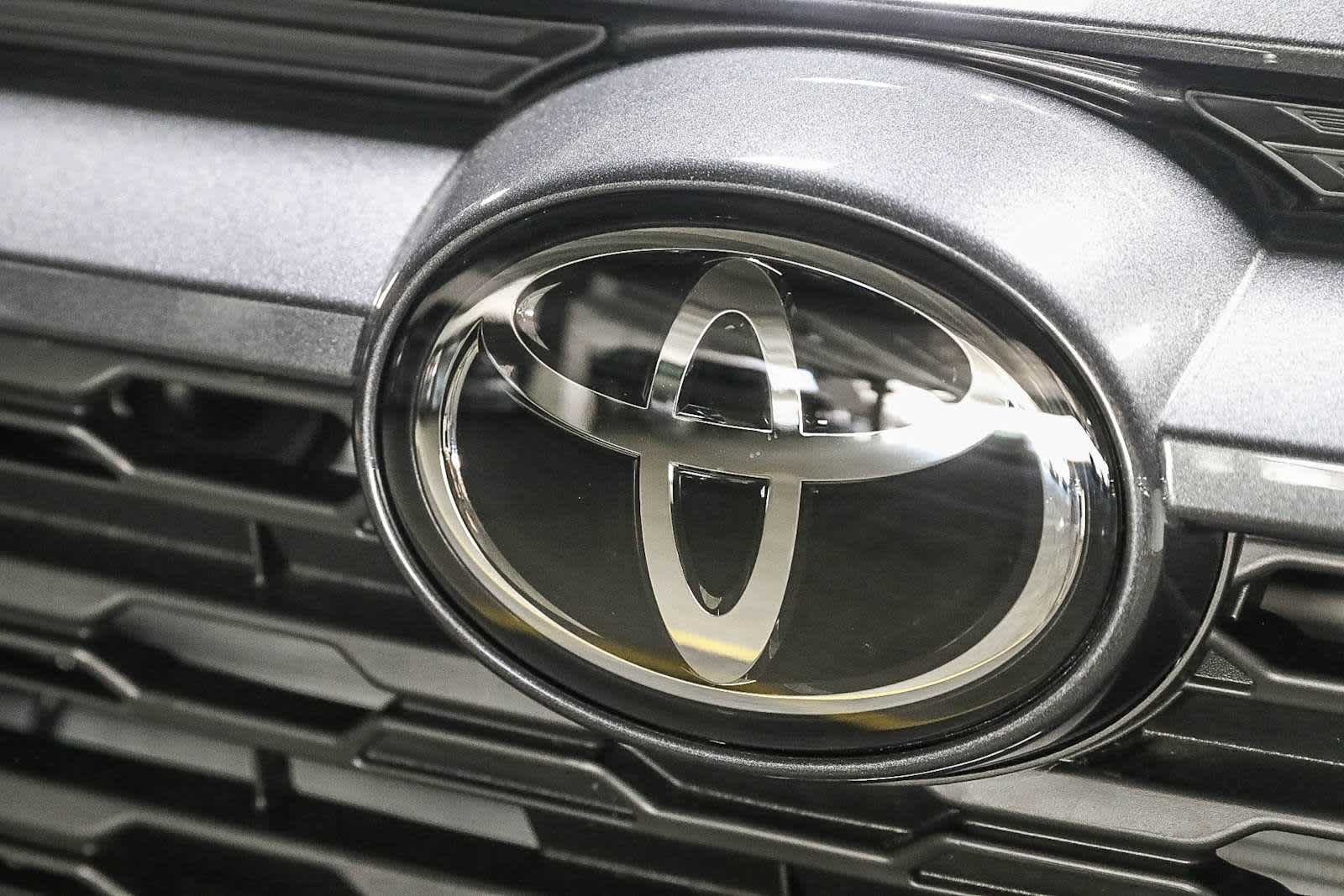 Thumbnail: 2025 Toyota RAV4 - 8