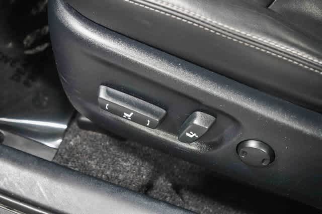 Thumbnail: 2017 Toyota Prius v - 23