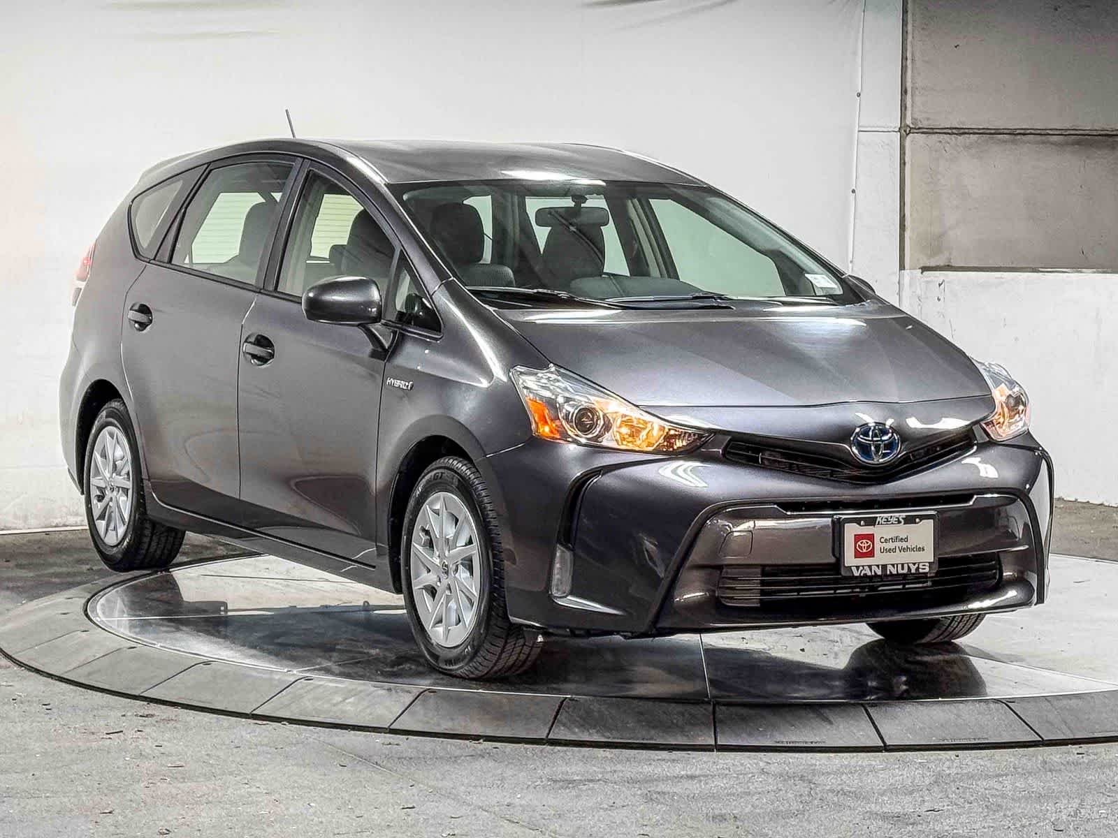 Thumbnail: 2016 Toyota Prius v - 3