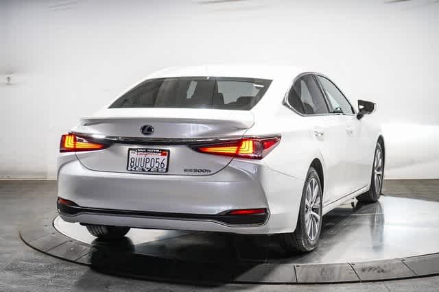 Thumbnail: 2021 Lexus ES - 4