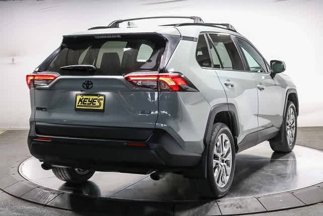 Thumbnail: 2022 Toyota RAV4 - 9