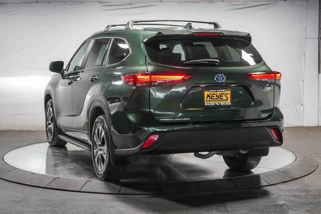 Thumbnail: 2023 Toyota Highlander - 3