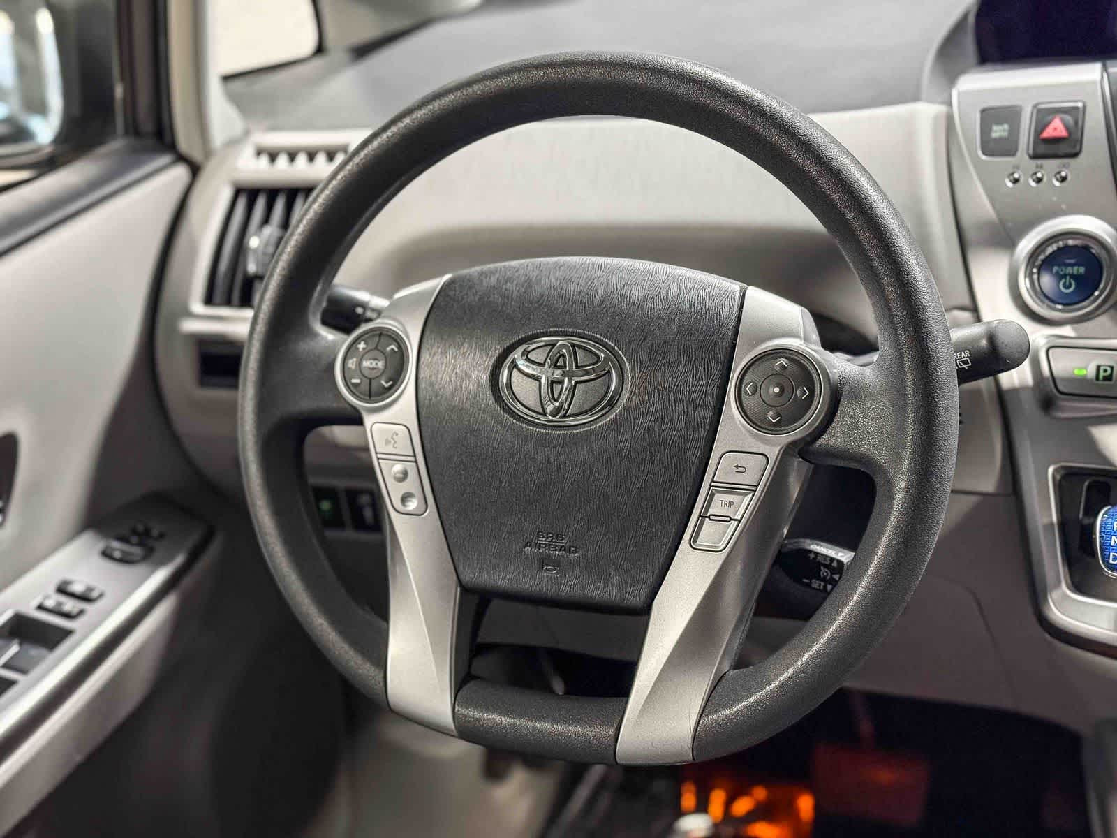 Thumbnail: 2016 Toyota Prius v - 16