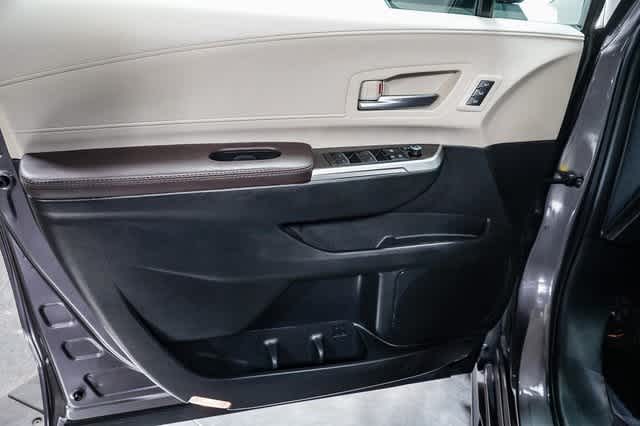 Thumbnail: 2023 Toyota Sienna - 22