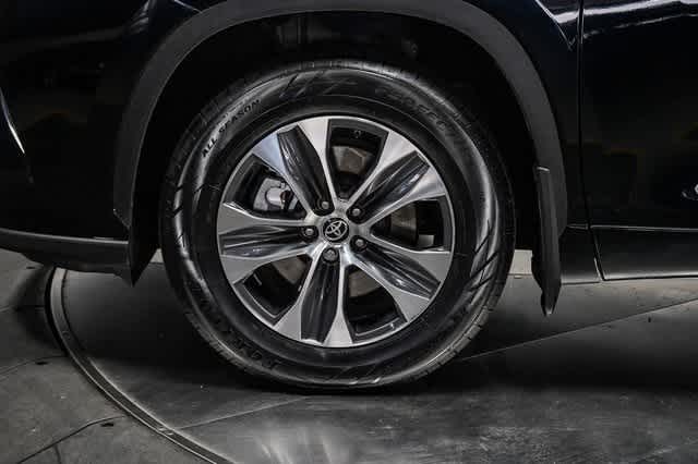 Thumbnail: 2022 Toyota Highlander - 10