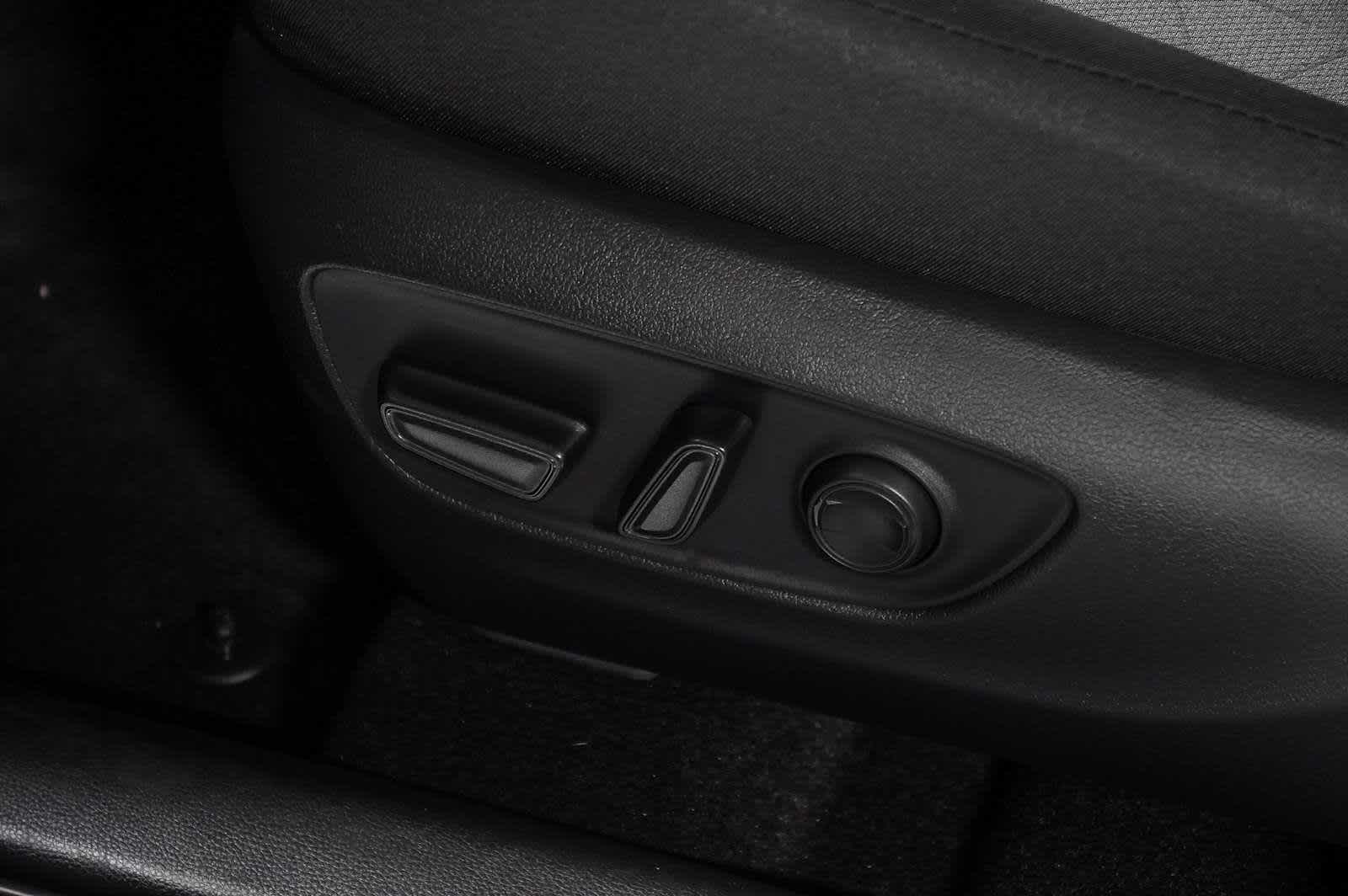 Thumbnail: 2025 Toyota RAV4 - 25